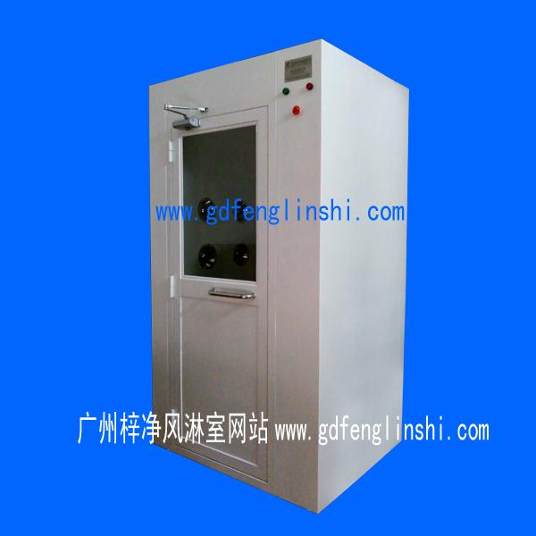 鋼板烤漆風(fēng)淋室是指風(fēng)淋室箱體及門采用A3冷軋鋼板多層酸洗不易生銹。